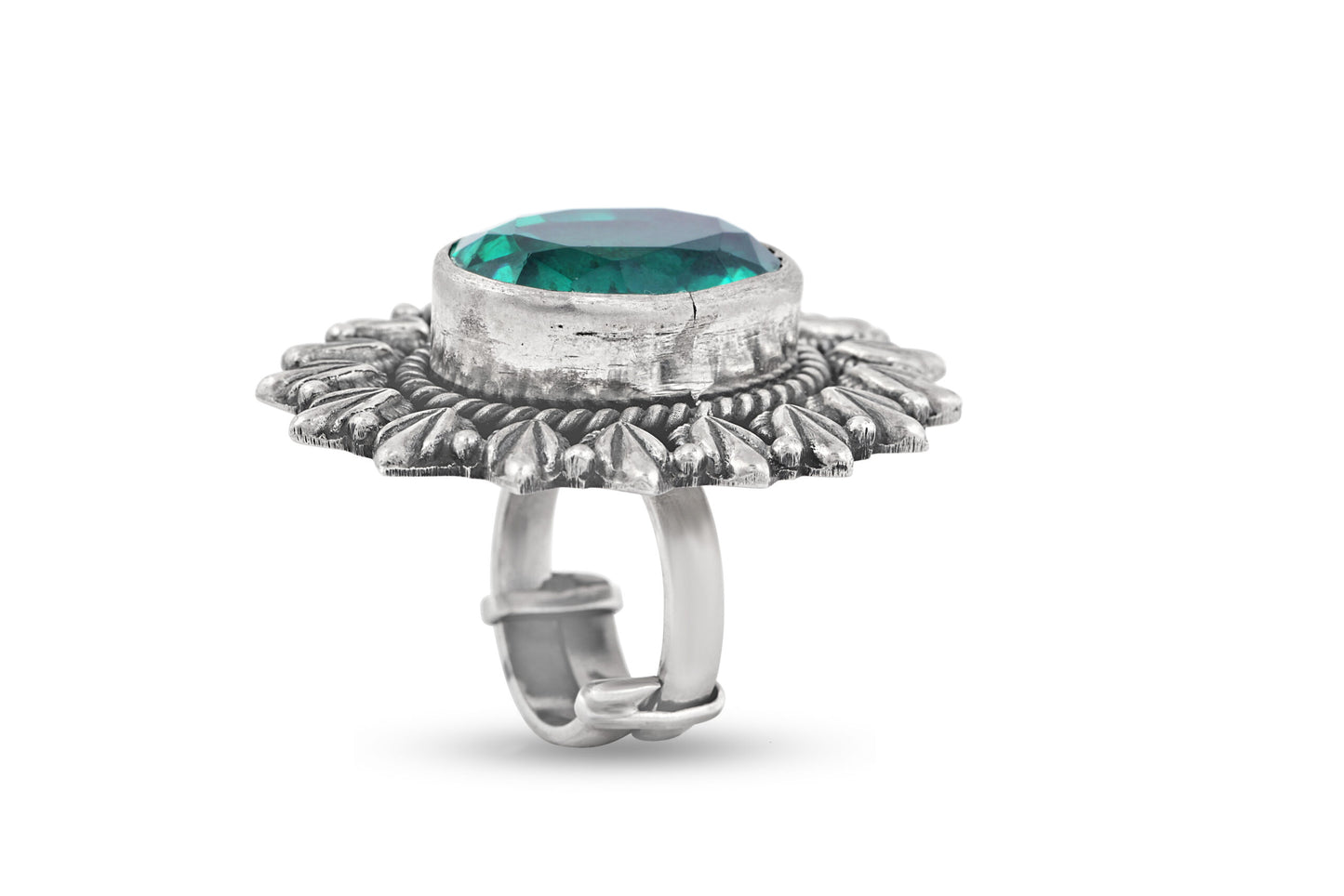 Round Shape Emerald Ring