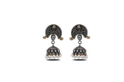 92.5 Silver Oxidised Look Earrings With Pearl image 0